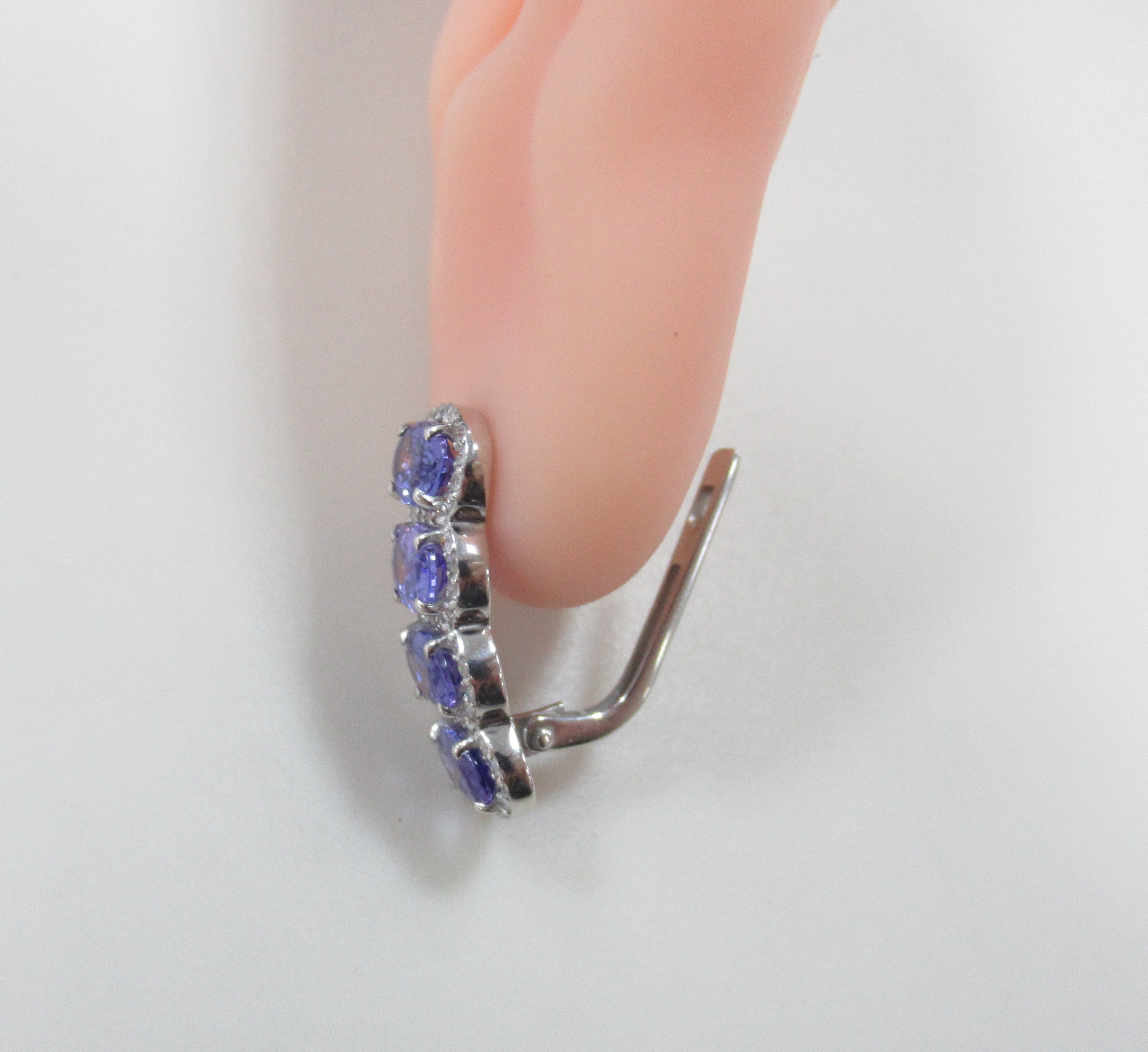 Серьги из белого золота с танзанитами